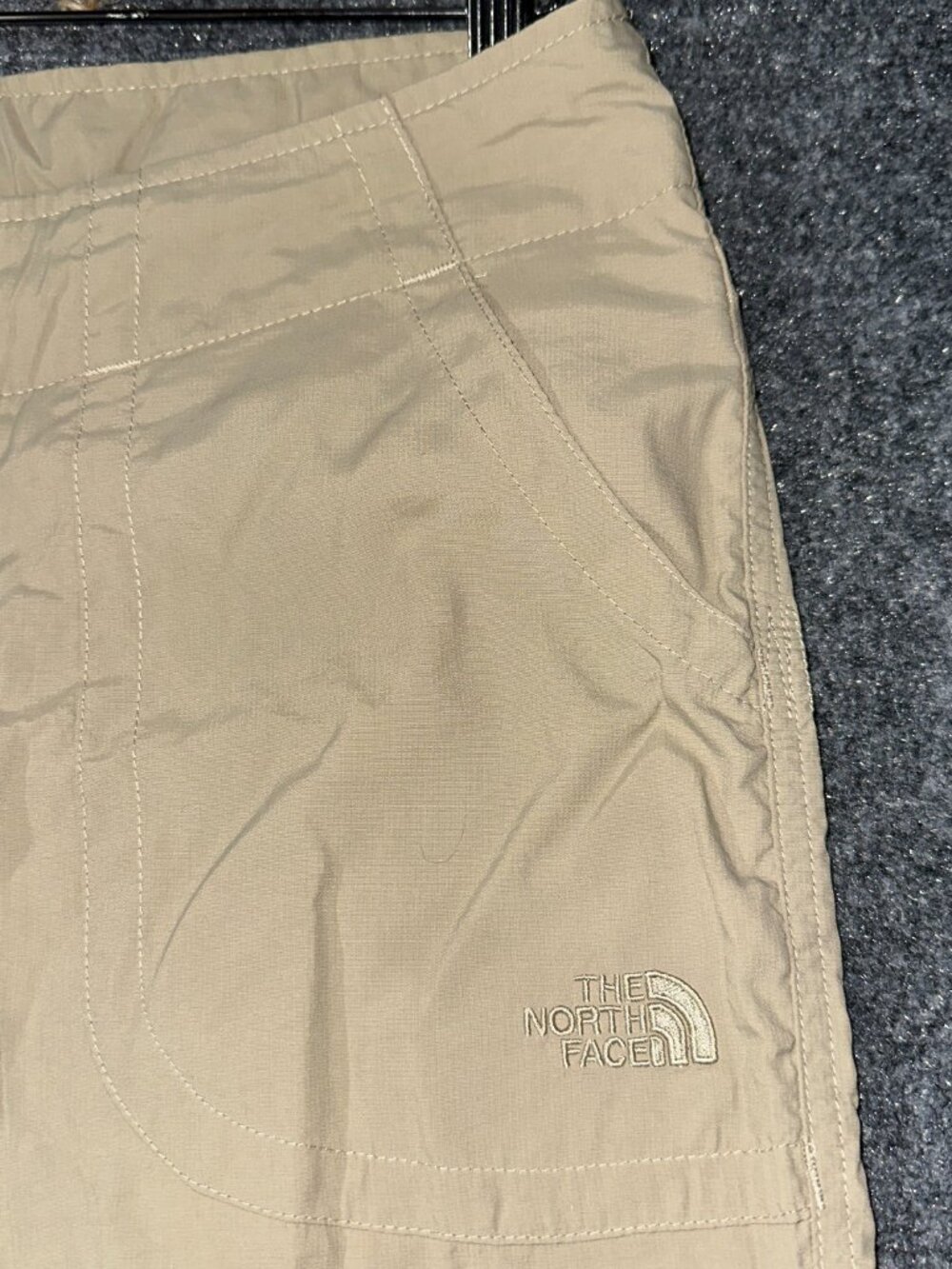 The North Face Pants Womens 6 Crop Cargo Tan Nylon Pockets Split Hem Hike - Picture 4 of 9